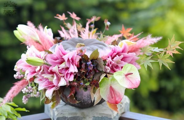 Pumpkin bouquet with roselillies