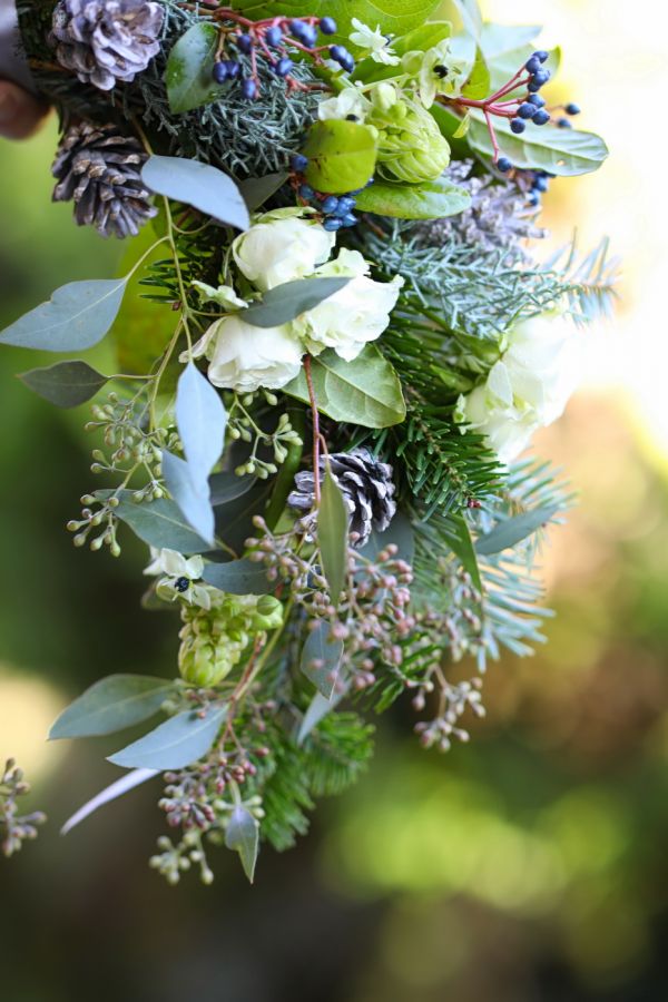 Winter rustic modern bridal bouquet (spray rose, ornithogalum, pine, white)
