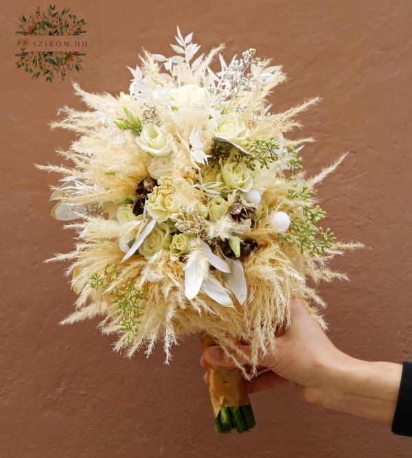 Téli pampafüves bokros rózsás trendi ovális menyasszonyi csokor