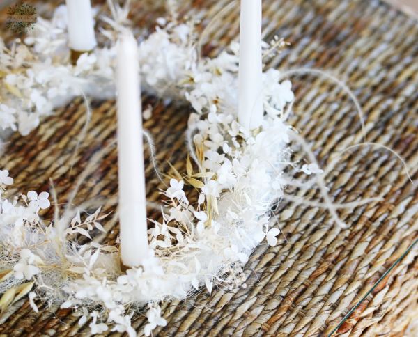 Légies trendi modern adventi koszorú fehér színben (35cm)