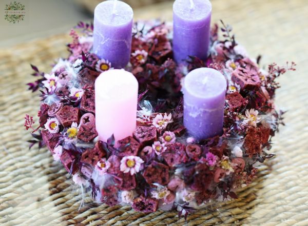 Traditioneller lila-rosa Adventskranz mit Blumen (35cm)