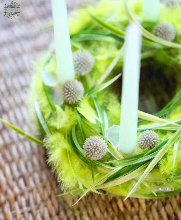 Modern adventi koszorú, fűzöld, pelyhes (35cm)