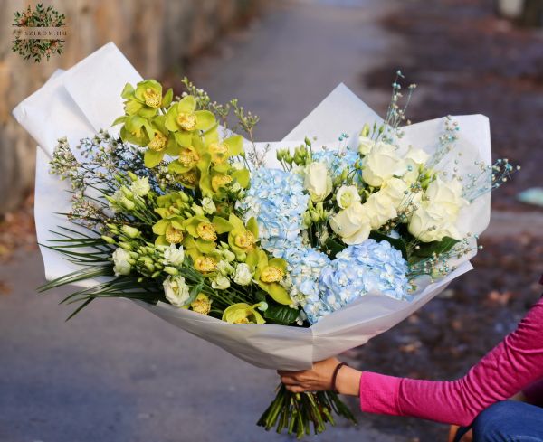 green-blue-white large moon-shaped bouquet