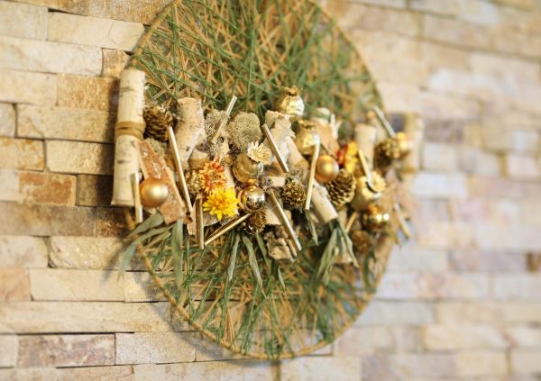 moderne Weihnachtswanddekoration auf Garnbasis (40 cm)