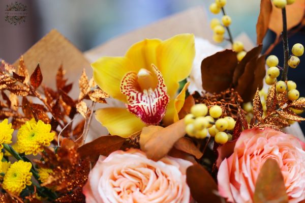 Bronzos téli csokor rózsával, orchideával