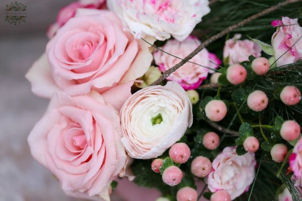 Téli virágfrizura arc kaspóban, rózsákkal