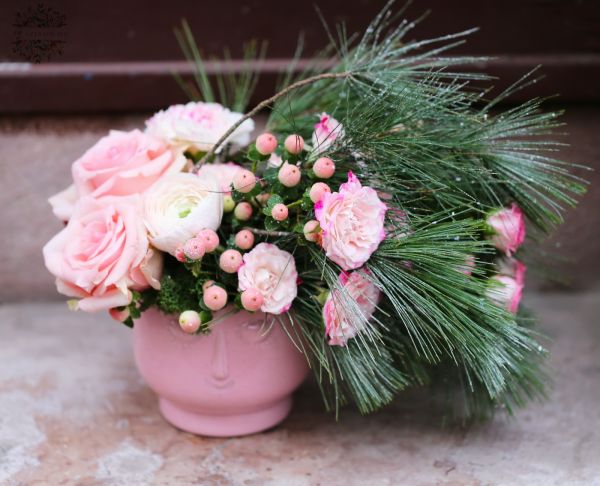 Téli virágfrizura arc kaspóban, rózsákkal