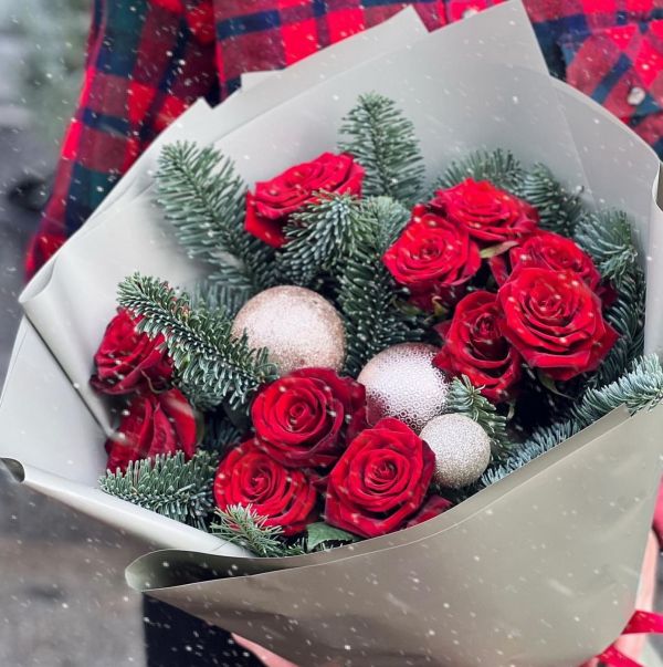 Red rose bouquet with Christmas tree decorations