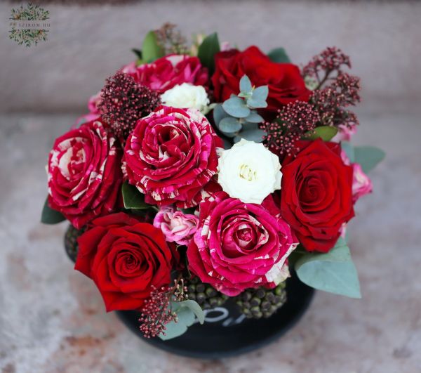 Love mug with red roses, chosen sign