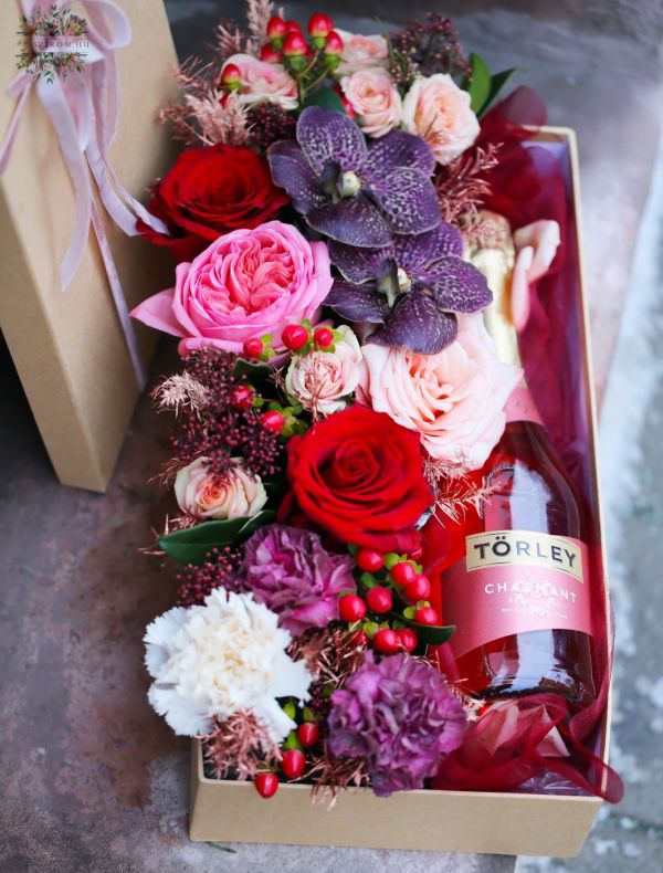 Flower box with rosé champagne, roses, orchids