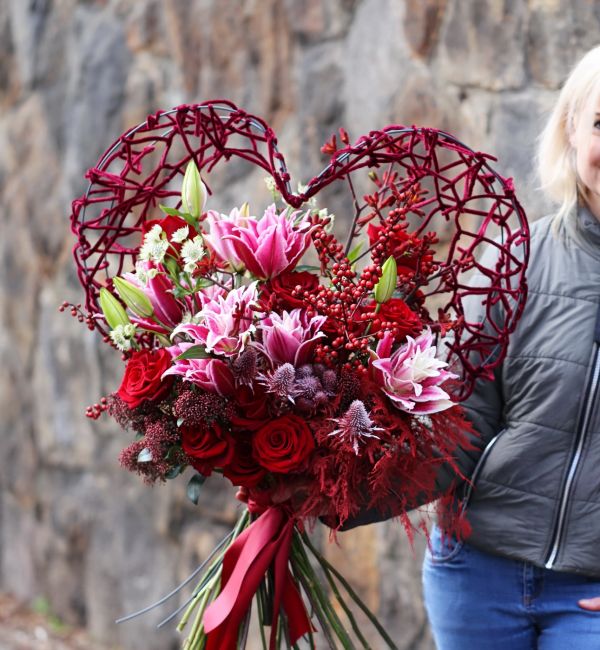 Valentin-napi óriás szív csokor rózsaliliommal