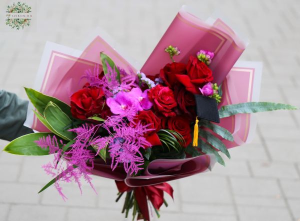 Vörös rózsás orchideás ballagási csokor lánynak 