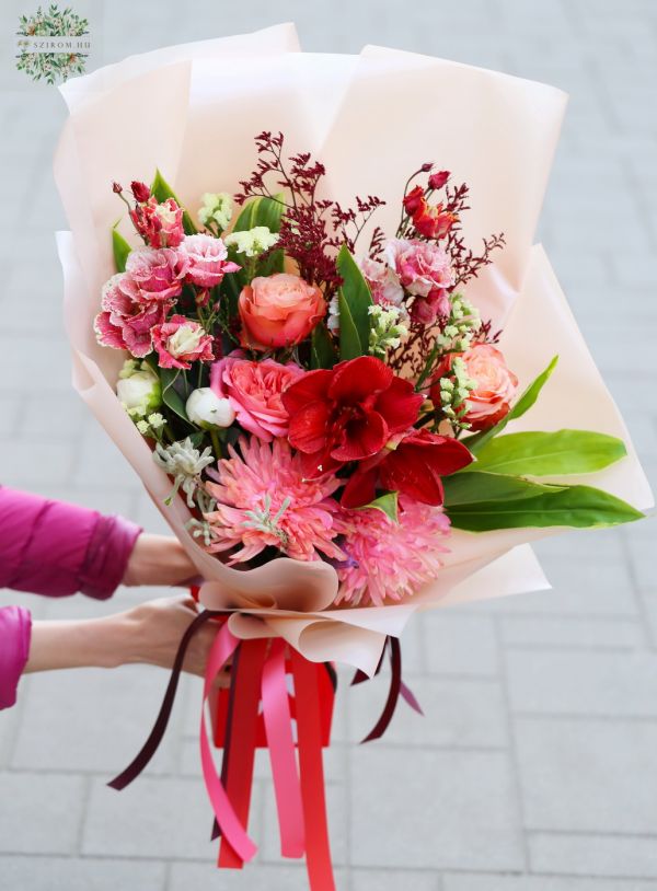 Großer Abschlussstrauß mit roten und rosa Blüten