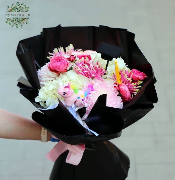 Ballagási csokor unikornissal, habos rózsaszín virágokkal