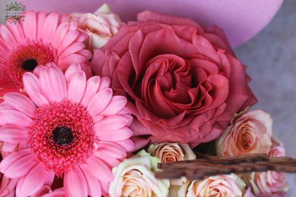 Rosa Blumenbox zum Muttertag mit englischen Rosen