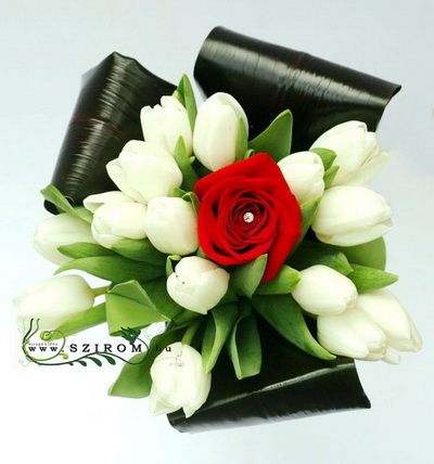 vörös rózsa 15 fehér tulipánnal