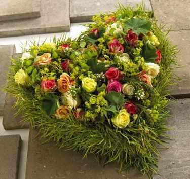 rose heard with summer greenery (47cm)