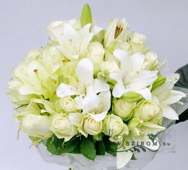 fehér rózsa fehér  liliommal (25 szál)