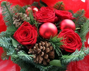 small winter rose bouquet (5 stems)