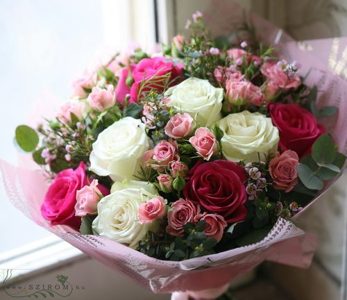 rózsaszín, fehér bokros rózsa csokor (20 szál)