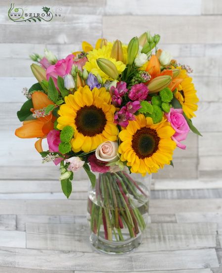 big summer bouquet in vase (20 stems)