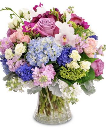 fluffy bouquet with hydrangeas in vase (30 stems)
