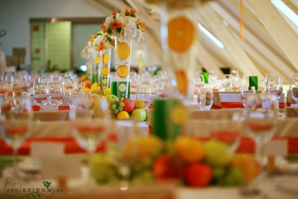 Wedding centerpiece in vase with fruits,  1db, Symbol Budapest (hydrangea, pompom, mokara, lisianthus)