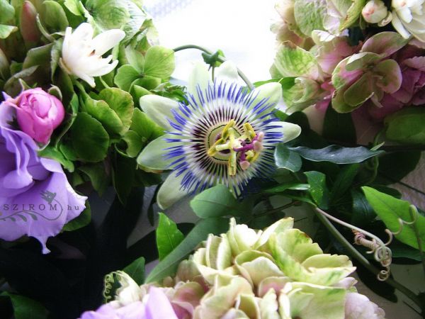 Main table centerpiece with passion flowers (hydrangea, lisianthus, purple), wedding