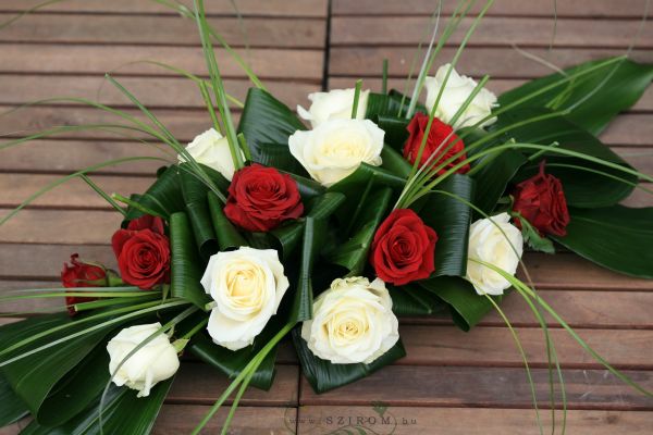 Main table centerpiece (roses, red, white), wedding