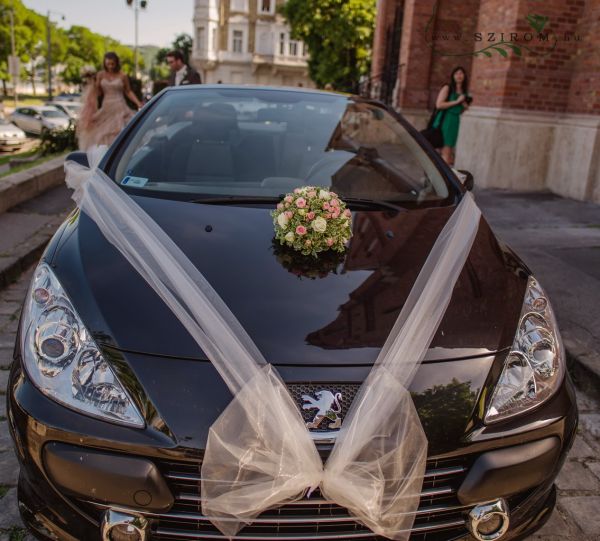 round car flower arrangement with spray roses, with organsa (white, pink)