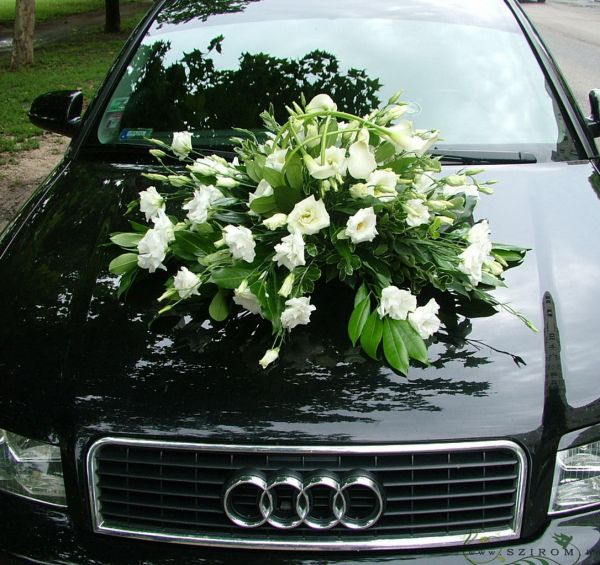 Autodekoration mit Blumen - Hochzeits Blumen Dekoration und