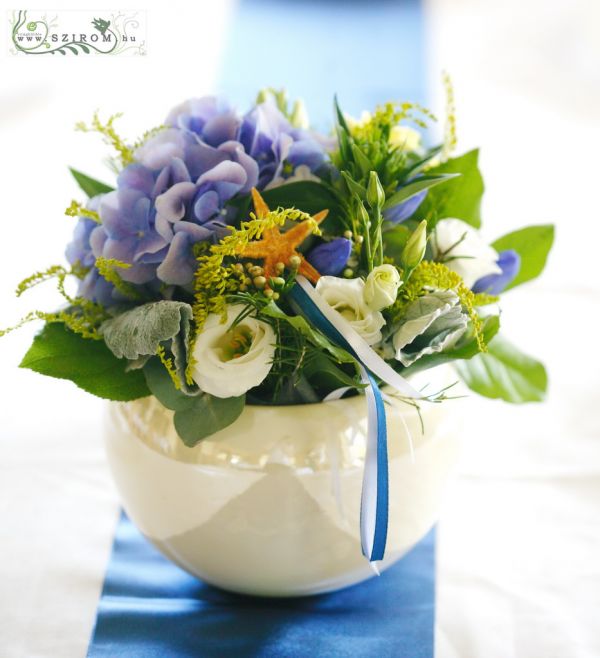 Table decoration marine style , Aquamarina Budapest event boat (hydrangea, liziantusz, gentian, blue, cream), wedding