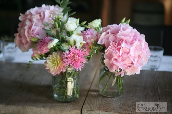 Centerpiece with hydrangeas in jars, Kiosk restaurant Budapest (hydrangea, dahlia, meadow flowers, pink), wedding