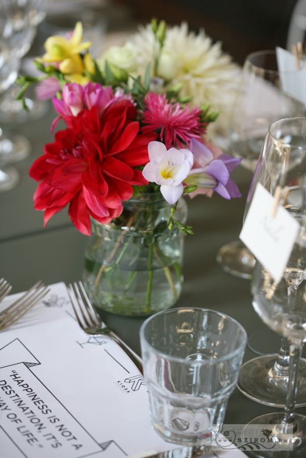 Centerpiece with flowers in jars, 1set - 2db, Kiosk restaurant Budapest (hydrangea, dahlia, meadow flowers, pink), wedding