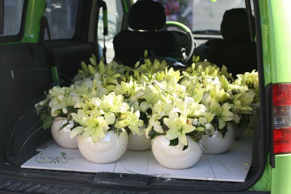 Lily centerpiece, 1pc, Corinthia Hotel Budapest (lisianthus, Asiatic lilies, cream), wedding