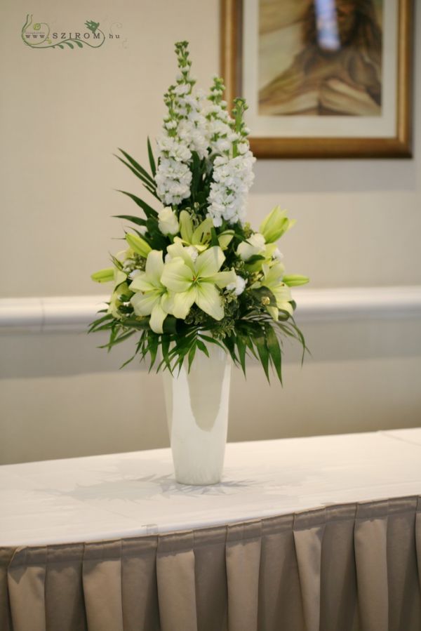 Lily tall centerpiece, Corinthia Hotel Budapest (viola, Asiatic lilies, cream), wedding