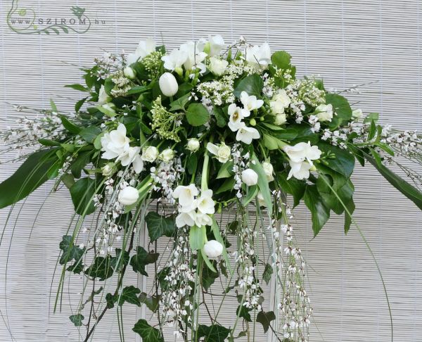 Main table centerpiece with freesias, cascading (tulip, freesia, spray rose, genista white, wedding