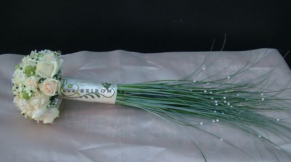 Bridal bouquet with roses, ornithogalums, bear grass tail (cream)