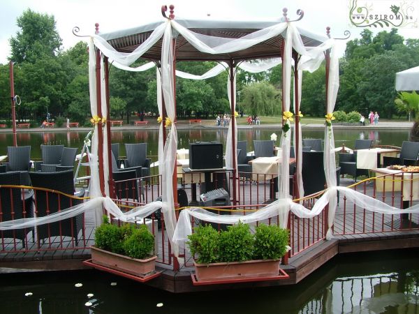 Organsa and flower decor , Robinson restaurant, wedding