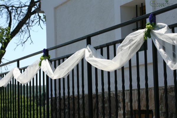 Organza korlátdísz virágokkal, Balaton, esküvő