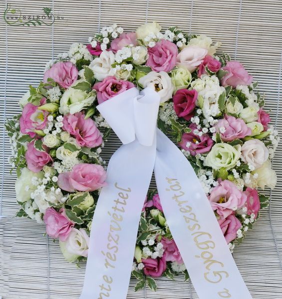 Small oasis wreathwith lisianthus, mini roses, gypsophila (30 cm)