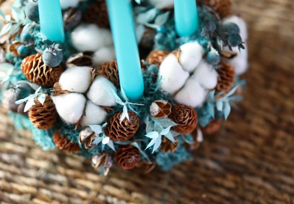 Adventi koszorú gyapotvirággal, türkiz (23cm)