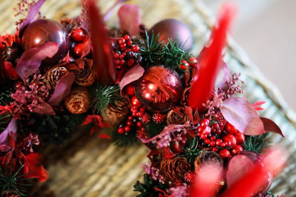 Adventi koszorú nagy, vörös , bogyós (35cm)