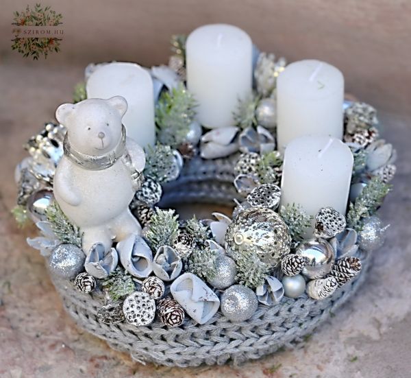 Adventi koszorú jegesmedvével (22 cm)