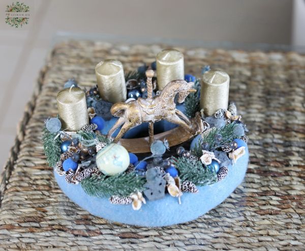 Advent wreath with rocking horse, blue