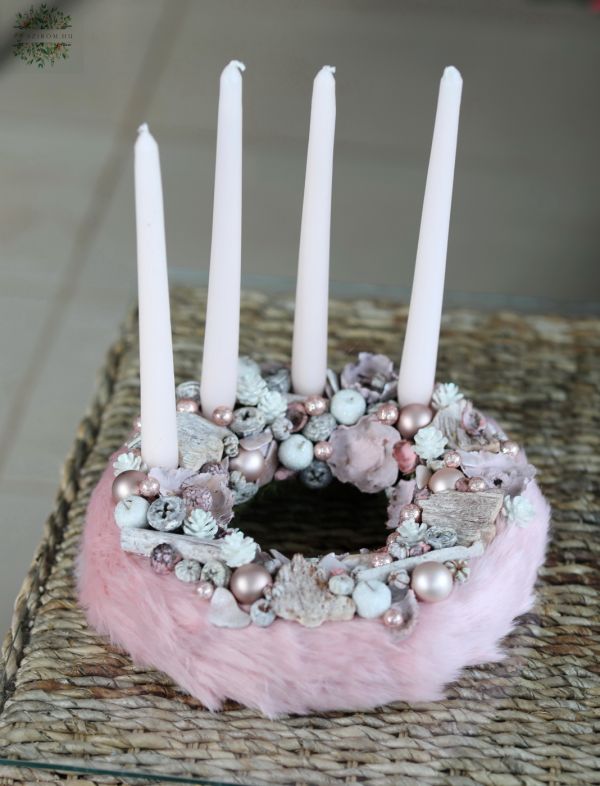 Advent wreath with pink fur