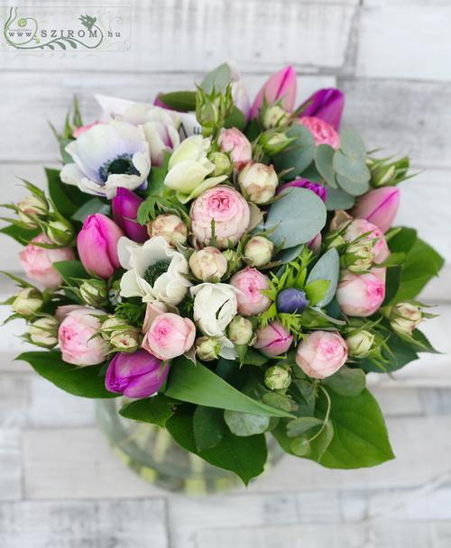 Angol rózsa, anemone, tulipán üveggömbben (30 szál)