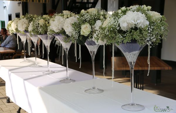Centerpieces in coctail vase 1pc (hydrangea, rose, baby breath, white)