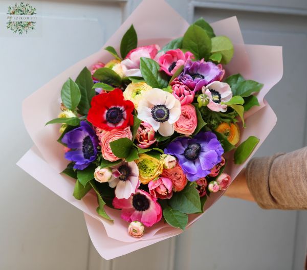 bunt Strauß mit Butterblumen, Tulpen und Anemonen (22 Blüten)