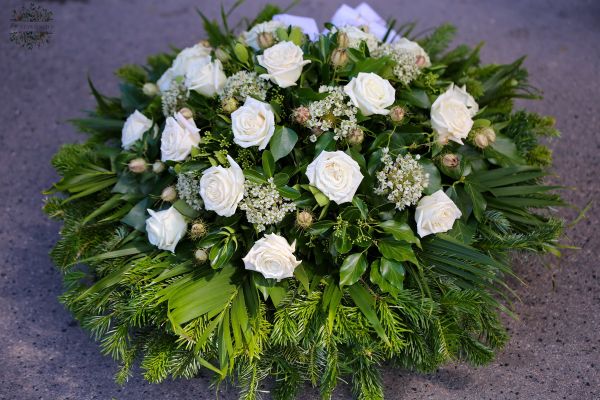Kranz mit 20 weißen Rosen und kleinen Blüten (1m)